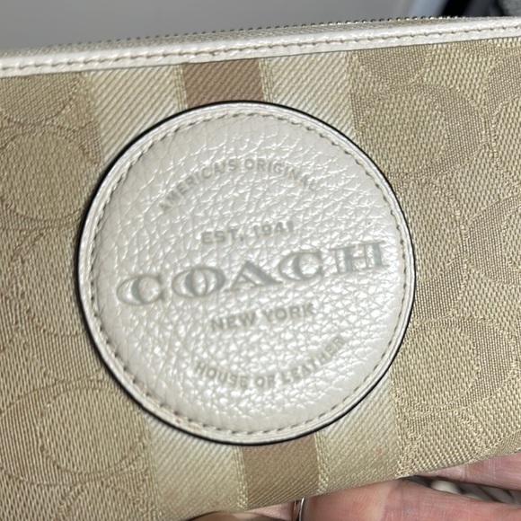 Coach Beige and White Wallet Like new condition MSRP 228 - Picture 12 of 16